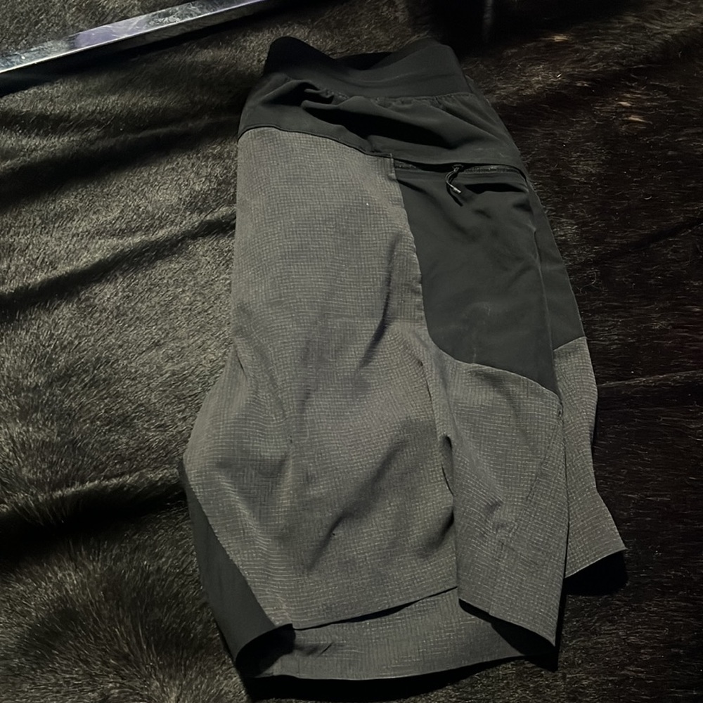 Lululemon shorts 5” - Picture 4 of 4